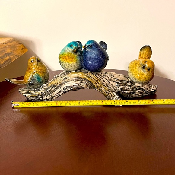 Beautiful Colorful Birds figurines on the branch. - Picture 8 of 9